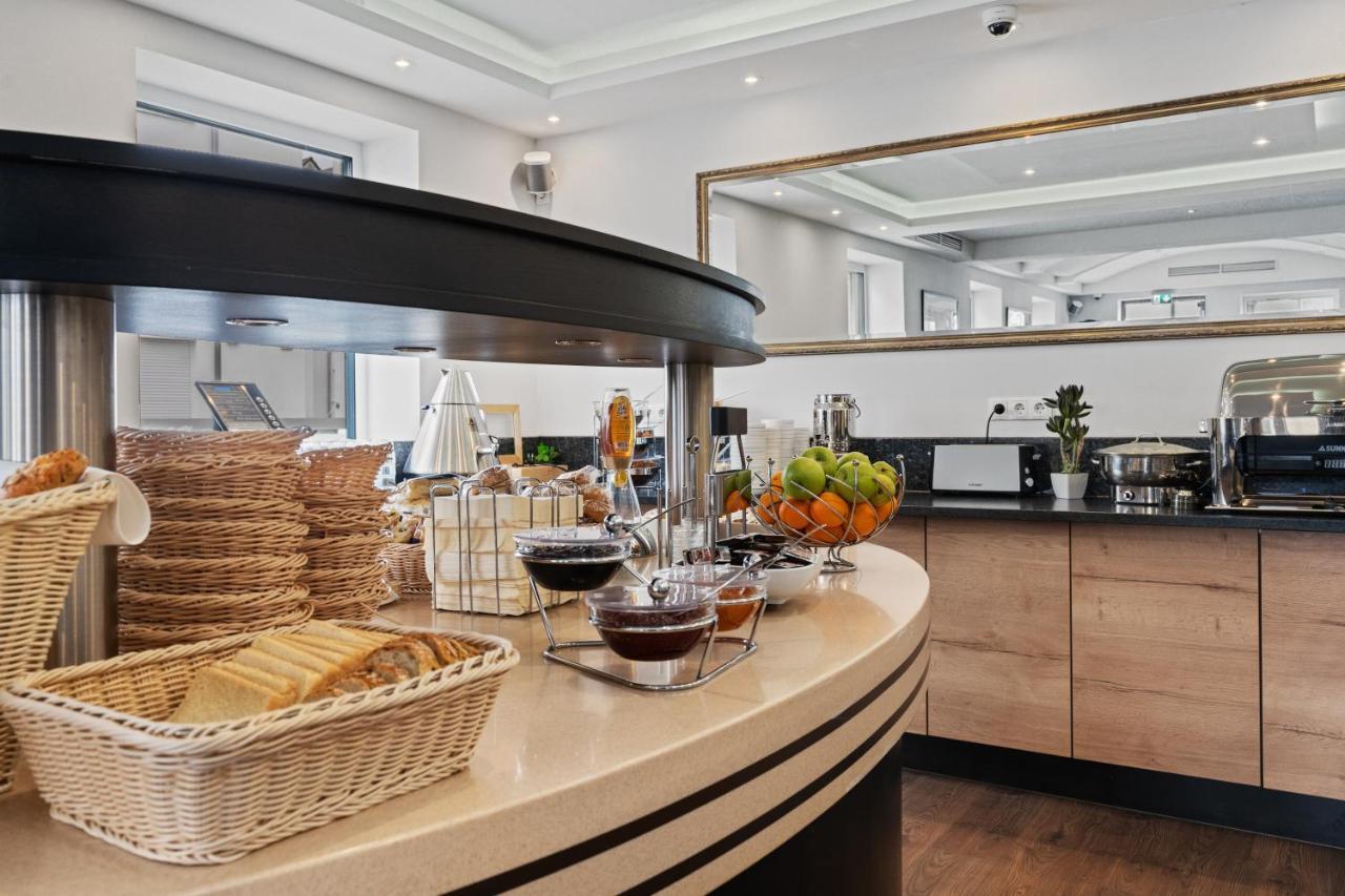 Hotel Adler FDH Extérieur photo